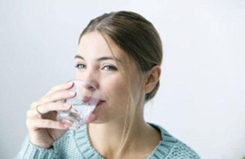 早餐前喝水好吗（早餐前喝水好吗减肥）