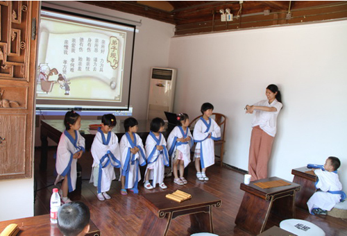 练习太极拳的好处（练太极拳对身体有什么好处）