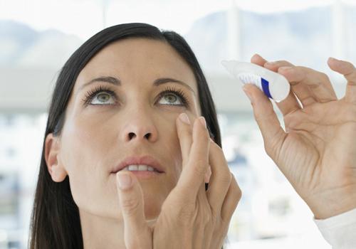 滴眼药水嘴巴苦怎么办 滴完眼药水嘴巴苦怎么办