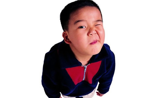 孩子眼睛老眨是怎么回事 孩子的眼睛总是眨是怎么回事