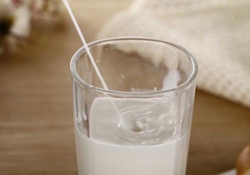 冲奶粉可以用凉开水加热水吗（冲奶粉能用凉水兑热开水吗）