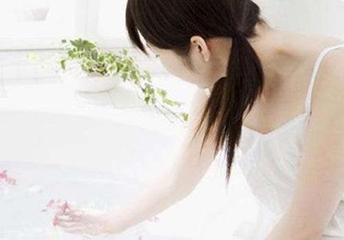 夏天坐月子可以洗澡吗（剖腹产夏天坐月子可以洗澡吗）