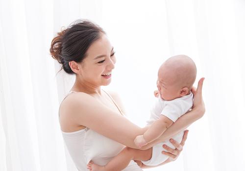 新生儿脐带消毒用酒精好还是碘伏 婴儿脐带消毒用碘伏好还是酒精好