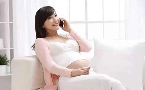 孕妇长时间玩手机对胎儿有影响吗（孕妇长期玩手机会对胎儿有什么影响）