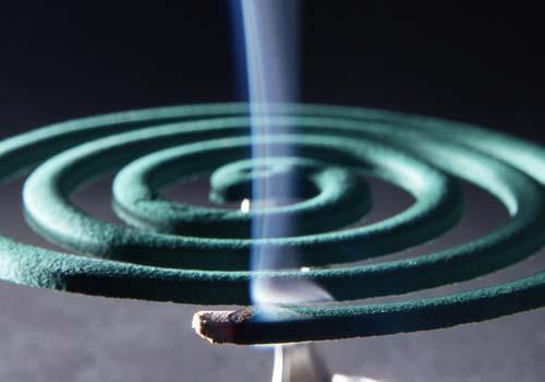 宝宝用蚊香液还是蚊香片好 宝宝用电蚊香液好还是电蚊香片好