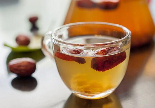 经常熬夜伤肝怎么办 白开水里加这个东西