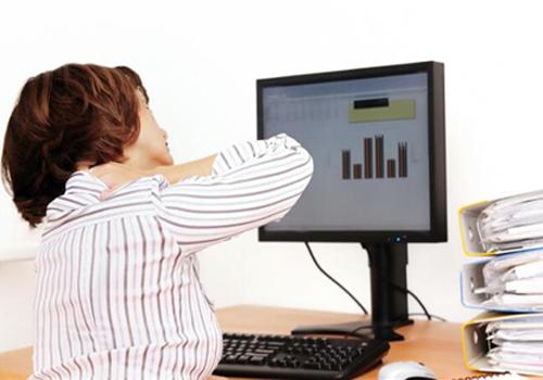 夏季为什么是颈椎病的高发期 夏季为什么是颈椎病的高发期呢