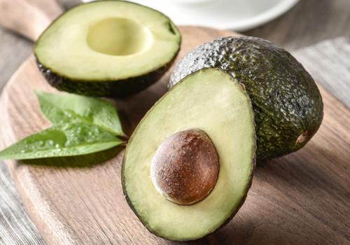 坐月子可以吃牛油果吗（坐月子可以吃牛油果吗,喂母乳）