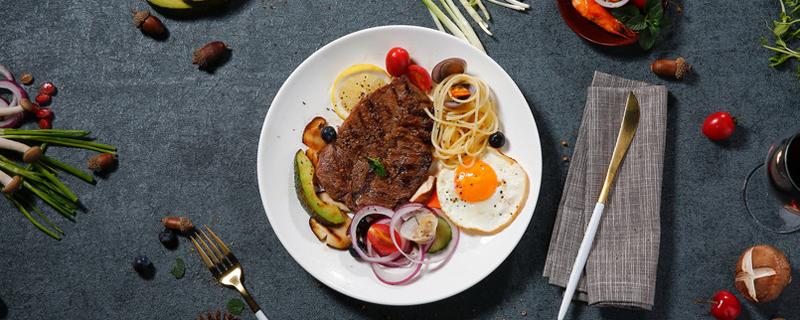 吃晚餐应该怎么吃（晚餐应该怎样吃）