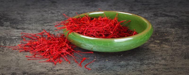 藏红花泡水经期能喝吗（藏红花泡水经期可以喝吗?）