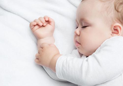 宝宝睡觉为什么会流口水 婴儿睡觉为什么会流口水