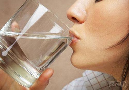 喉咙痒咳嗽流鼻涕怎么办（咳嗽喉咙发痒怎么办）