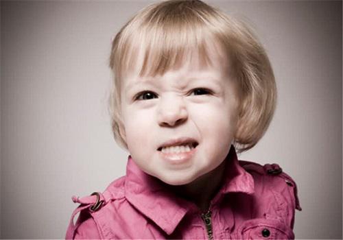宝宝磨牙是怎么回事(两岁宝宝磨牙是怎么回事)