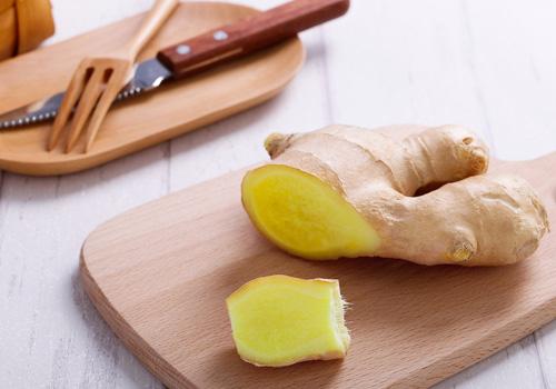 生姜泡脚可以治脚气吗（生姜泡脚治疗脚气吗）