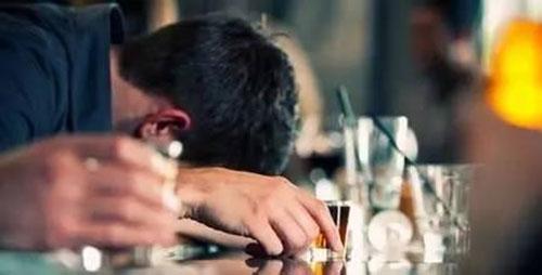 痛风是什么引起的（女人得了痛风是什么引起的）