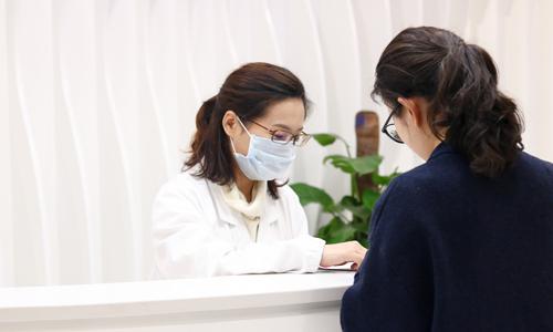 喝酒抠喉咙催吐危害 醉酒扣喉咙催吐的危害