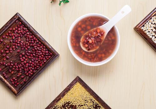 夏天喝什么粥最解暑（夏天喝什么粥好清热）