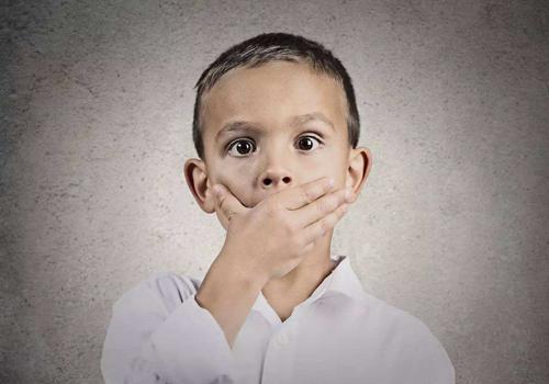 说谎时眼睛看向哪里 一个眼神，让你能看破谎言！