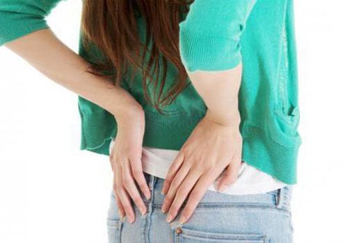 女性经常腰疼怎么回事(女性长期腰疼怎回事)