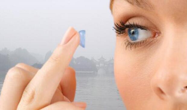 隐形眼镜怎么选择（男生隐形眼镜怎么选择）