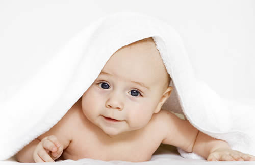 婴儿拉绿屎怎么回事 母乳婴儿拉绿屎怎么回事