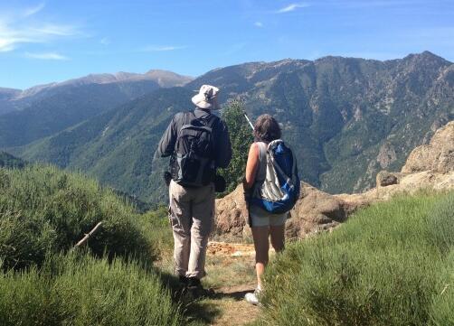 早上爬山要不要吃早餐（爬山前吃早餐还是爬山后）