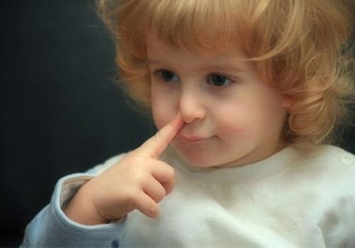 鼻子出油是什么原因（鼻子出油是什么原因引起的）