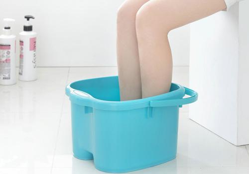 醋花椒大蒜能治脚气吗（陈醋泡大蒜可以治脚气吗）