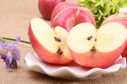 冬天吃苹果好吗（冬天适不适合吃苹果）