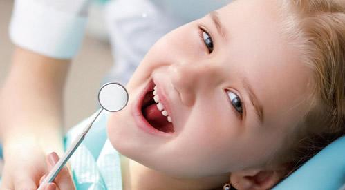 小孩换牙可以自己拔吗(小孩换牙可以自己拔牙吗)