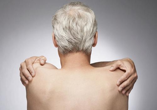 白头发是什么原因引起的（小孩白头发是什么原因引起的）