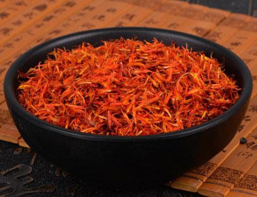 红花艾叶泡脚的功效 生姜红花艾叶泡脚的功效