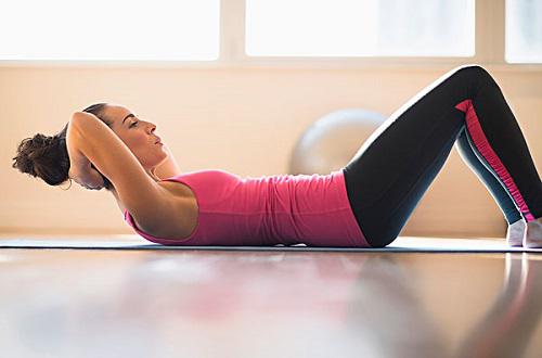 做仰卧起坐对腰有伤害吗 仰卧起坐对腰的伤害