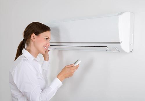 开空调放一盆水有用吗（夏天晚上开空调放一盆水有用吗）