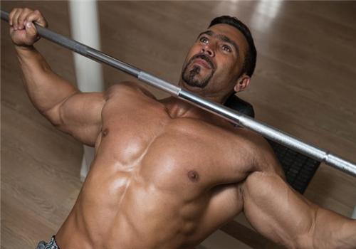 胸肌怎么练出方形（胸肌怎么练出方形腿）