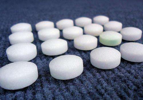 樟脑丸吸入中毒的症状 樟脑丸吸入中毒的症状怎么办