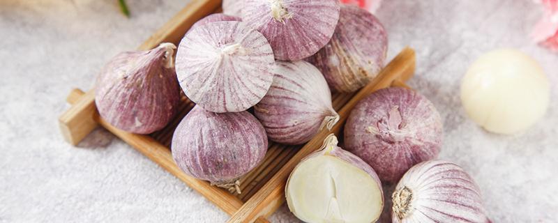 大蒜生吃好还是熟的好（大蒜吃生的好还是熟的好的坏处）
