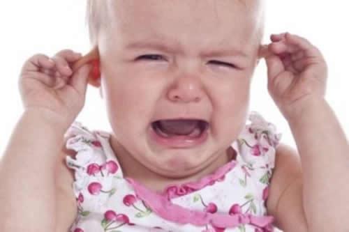 宝宝中耳炎症状（3岁宝宝中耳炎症状）