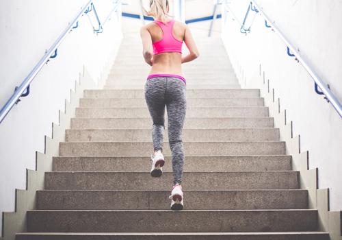 跑步跑多久才开始燃烧脂肪（跑步多久开始燃烧脂肪?）