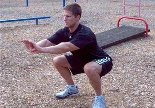 男性蹲马步有什么好处和坏处(男性每天蹲马步有什么好处)