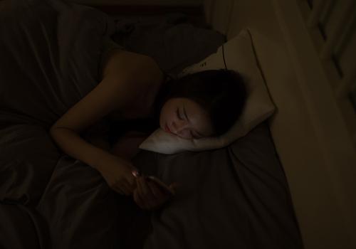 熬夜睡懒觉会越来越胖吗（熬夜睡懒觉会越来越胖吗吗）