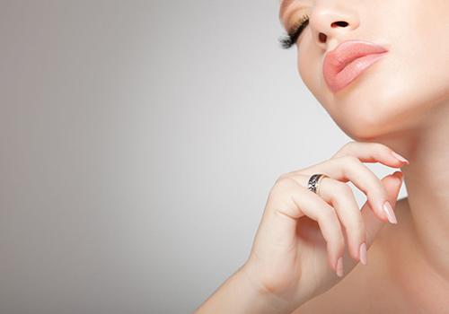 白血病的早期症状（白血病的早期症状能治好吗）