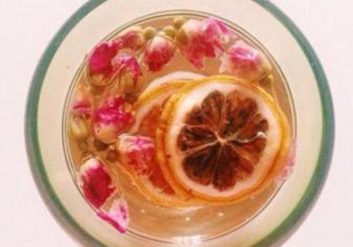 玫瑰花和柠檬片可以一起泡吗