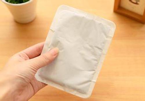 暖贴晚上睡觉可以用吗 晚上贴着暖贴睡觉危险么