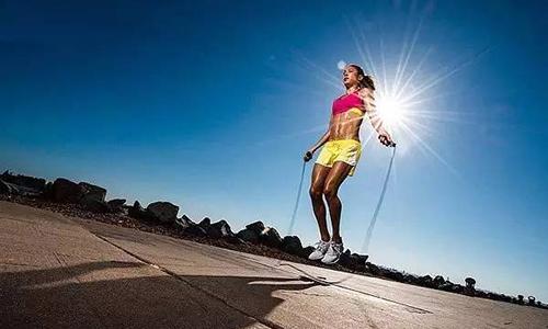 女生一分钟跳绳多少下合适（女生一分钟跳绳多少下合适高中）