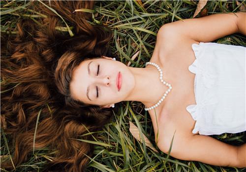 粗盐热敷能治宫寒吗 粗盐天天热敷暖宫能治好宫寒吗