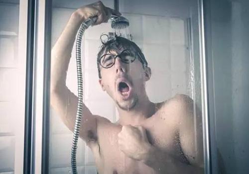 吃完饭多久才能洗澡（吃完饭多久才能洗澡洗头）