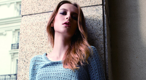 孕囊下方见液性暗区是什么意思(孕囊下方见液性暗区是什么意思,有心跳)