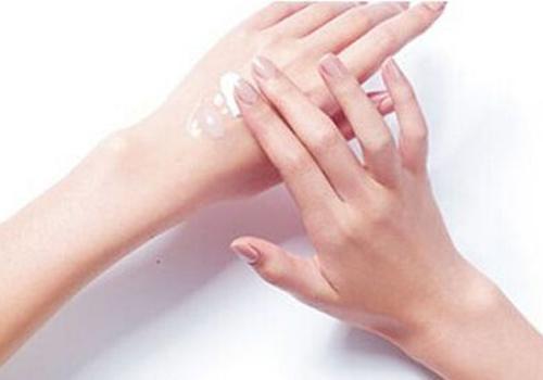 开水烫红了皮肤怎么办 开水把皮肤烫红了怎么办