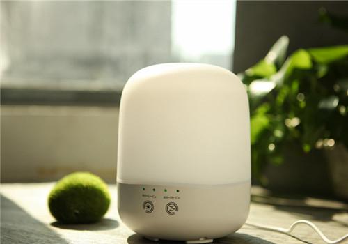 夏天开空调需要加湿器吗（夏天开空调需要加湿器吗对咳嗽有影响吗）